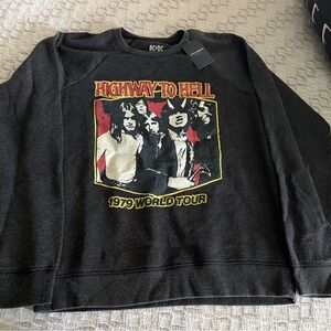 NWT Graphic sweat/tee